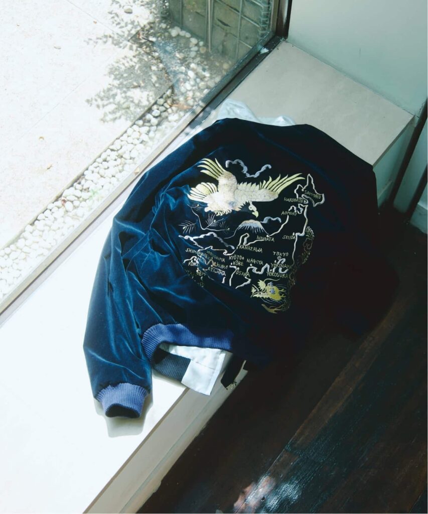 JOURNAL STANDARD×TAILOR TOYO別注のネイビー別珍ジャパンマップ・スーベニアジャケット